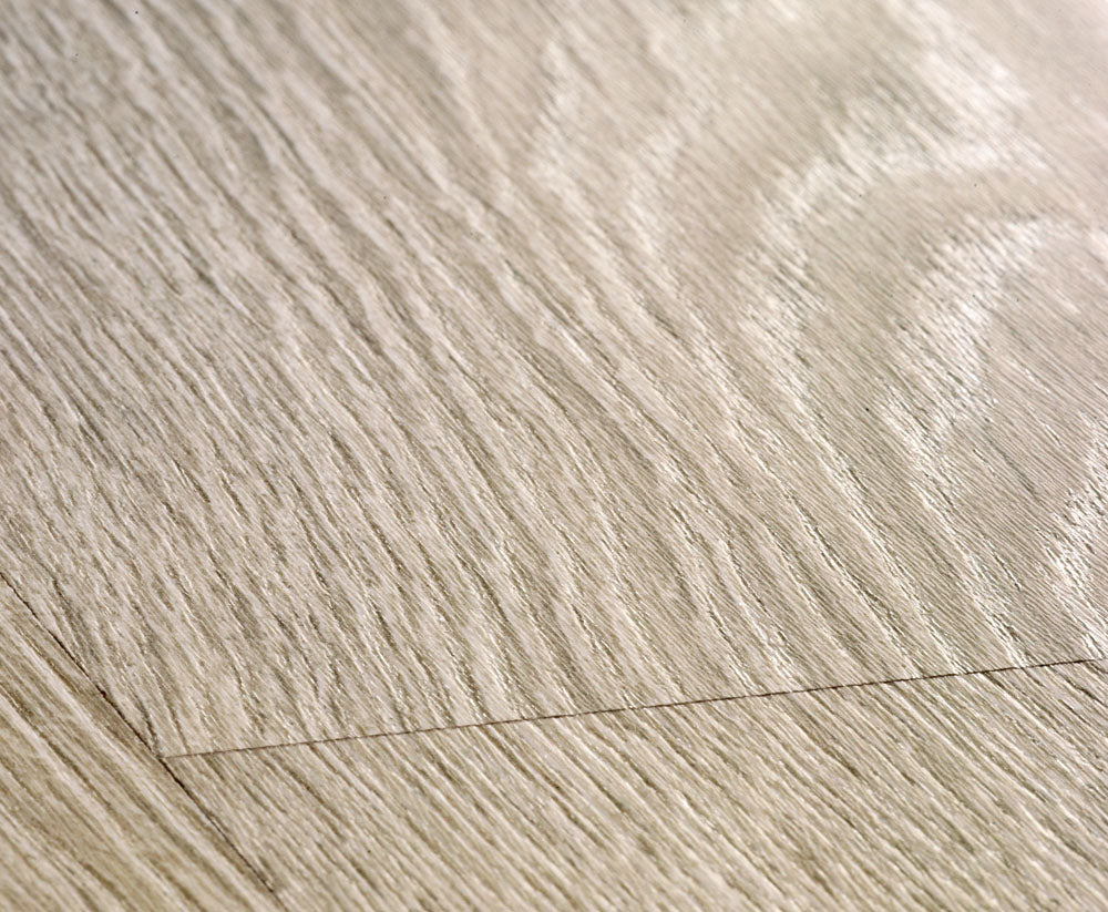 How to choose between laminate & hardwood flooring